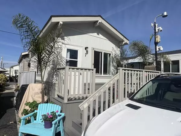 Encinitas, CA 92024,1549 N Vulcan Avenue 7