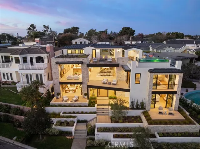 302 Kings RD, Newport Beach, CA 92663