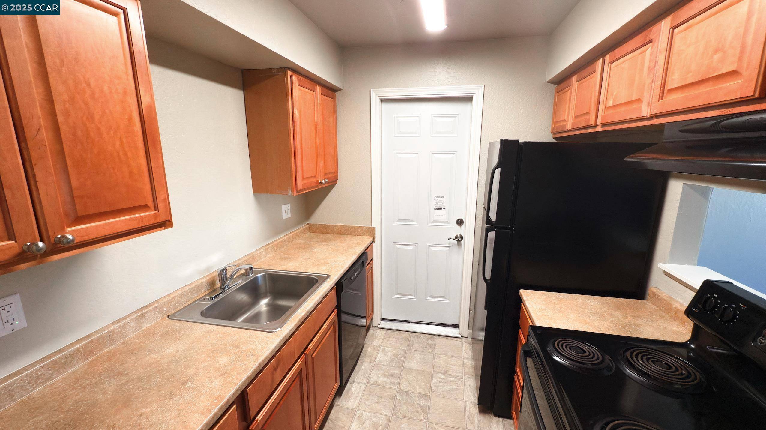 1061 Mohr Ln B, Concord, CA 94518