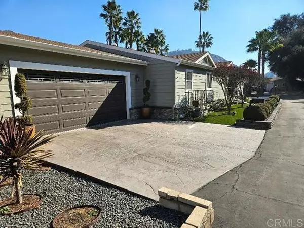 Escondido, CA 92026,8975 Lawrence Welk DR 203