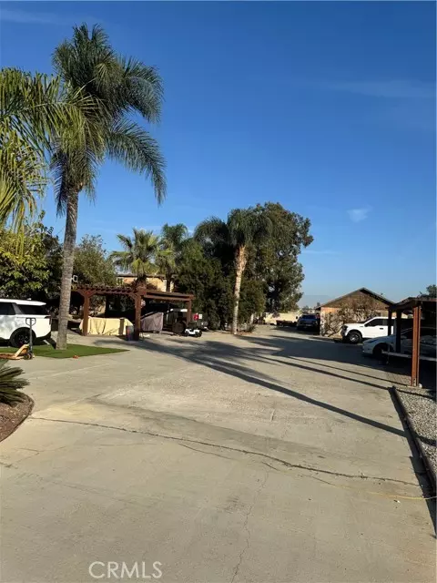 Fontana, CA 92337,10881 Oleander AVE