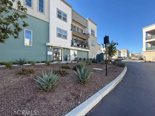 Valencia, CA 91381,27410 Merlin PL 202