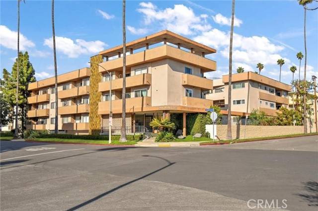 358 S Gramercy PL 304, Los Angeles, CA 90020
