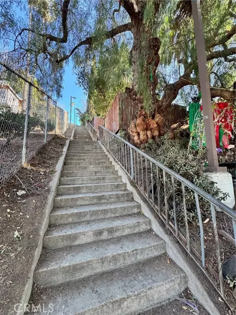 Los Angeles, CA 90026,1574 Donaldson ST