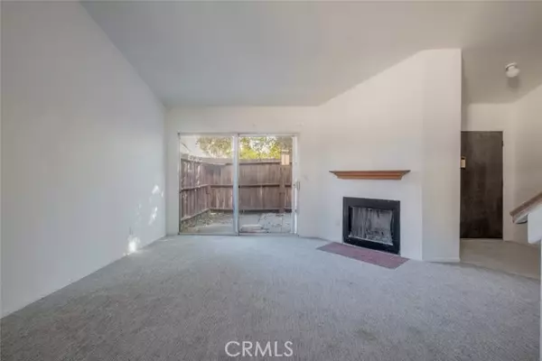 21017 Gresham ST 16, Canoga Park, CA 91304