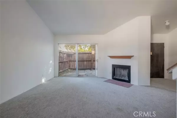 21017 Gresham ST 16, Canoga Park, CA 91304