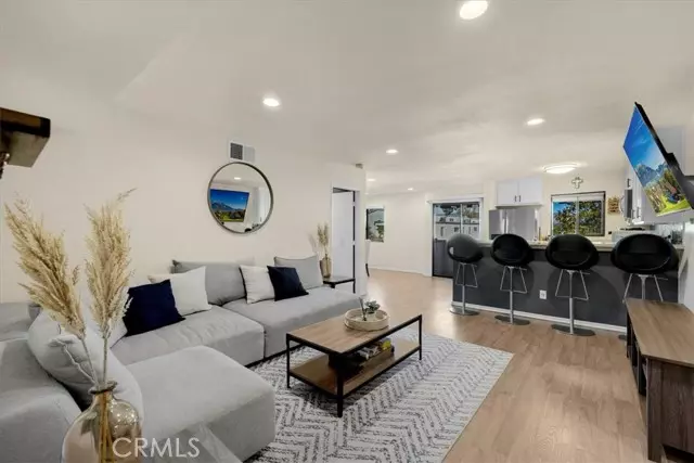 18530 Hatteras ST 337, Tarzana, CA 91356