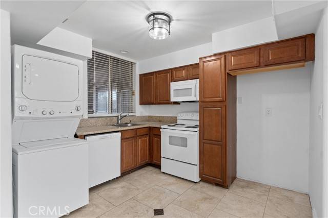 Riverside, CA 92506,6979 Palm CT 232J