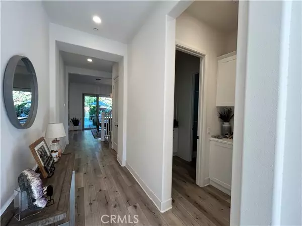 Ladera Ranch, CA 92694,53 Molly LOOP