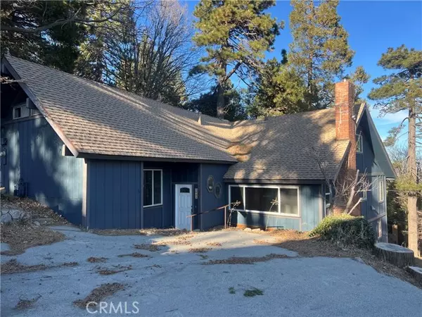 1025 Playground DR, Crestline, CA 92325