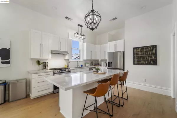 1662 14th ST, Oakland, CA 94607-1549