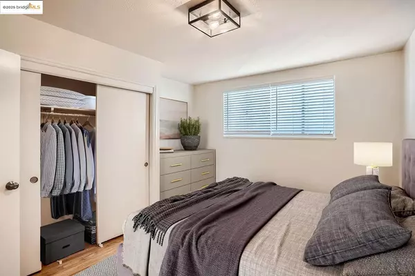 Oakland, CA 94612,1560 Jackson St