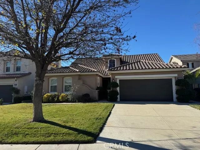 28611 Gabrial PL, Saugus, CA 91390