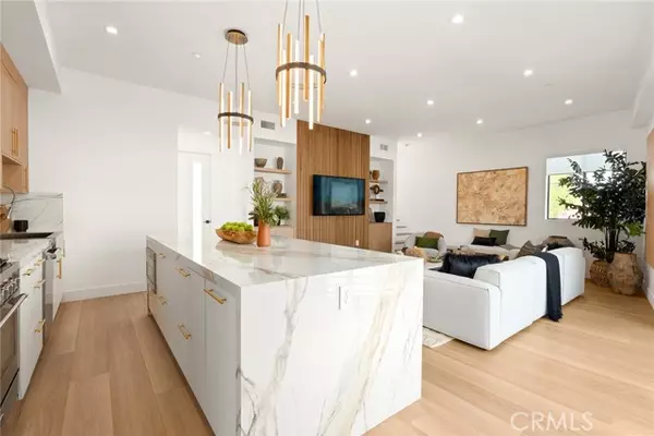 North Hollywood, CA 91606,11026 Oxnard ST