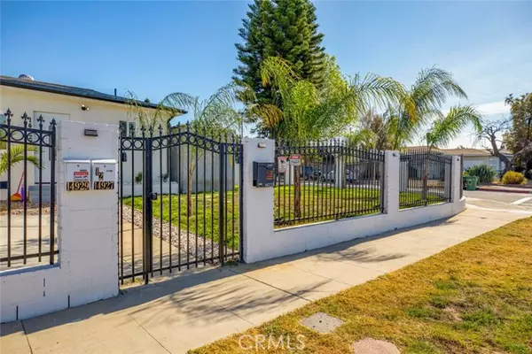 Panorama City, CA 91402,14927 Titus ST