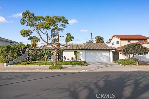 8211 Mary CIR, Huntington Beach, CA 92646