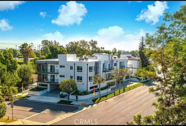 14419 Riverside Dr., Sherman Oaks, CA 91423