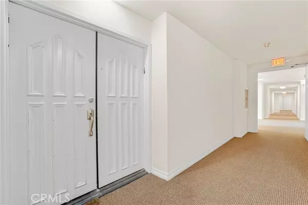Tarzana, CA 91356,18324 Clark ST 310