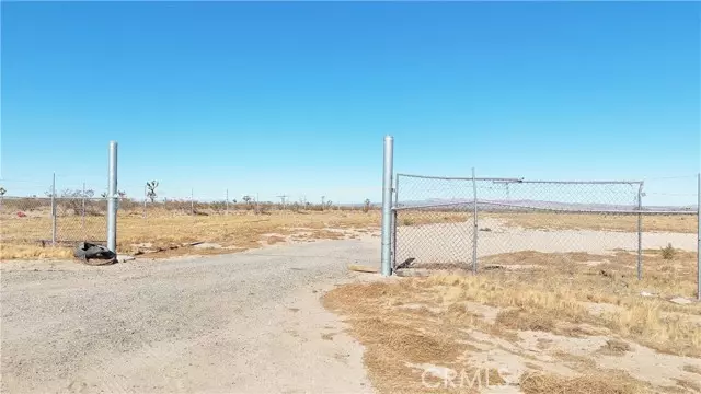 Phelan, CA 92371,14326 Manada RD