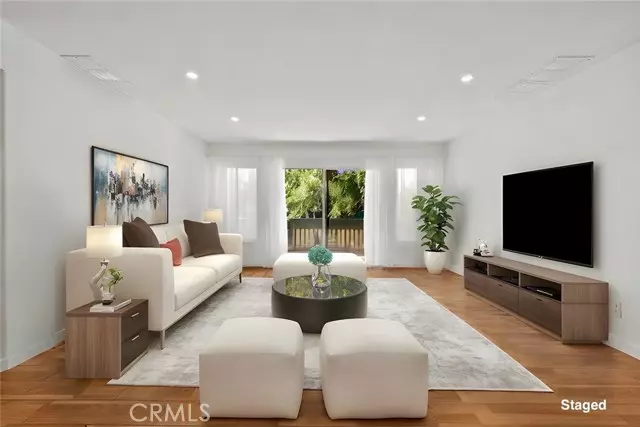 8601 International AVE 138, Canoga Park, CA 91304