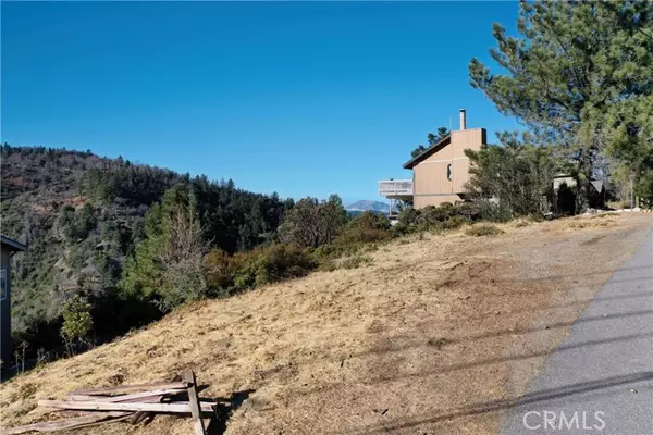 Lake Arrowhead, CA 93252,1608 Edge Cliff DR