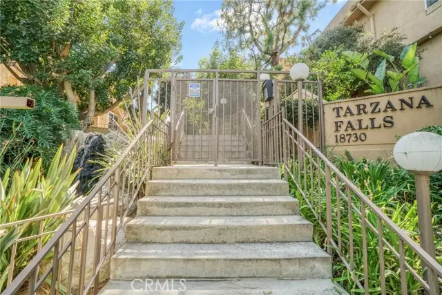 18730 Hatteras ST 40, Tarzana, CA 91356