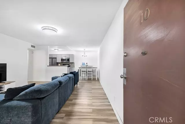 Canoga Park, CA 91304,21000 Parthenia ST 10