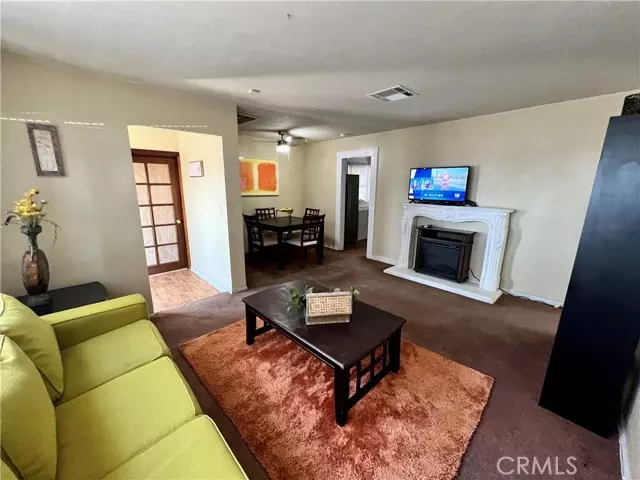 3112 W Avenue N B, Palmdale, CA 93551