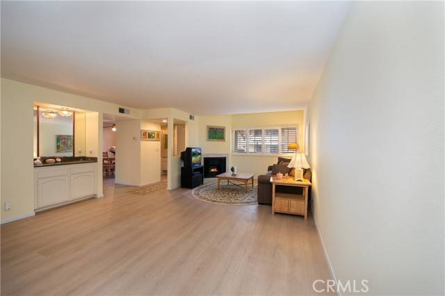 Woodland Hills, CA 91367,21620 Burbank BLD 17