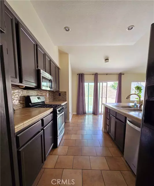 Lake Elsinore, CA 92530,29333 Breakwater ST
