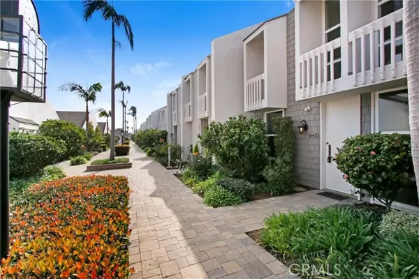 Huntington Beach, CA 92649,16435 Harbour LN 13