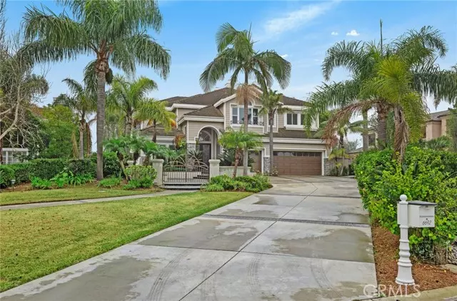 6692 Alamitos CIR, Huntington Beach, CA 92648