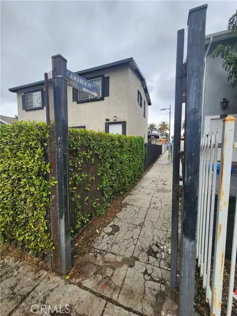 Los Angeles, CA 90062,3803 S St Andrews PL