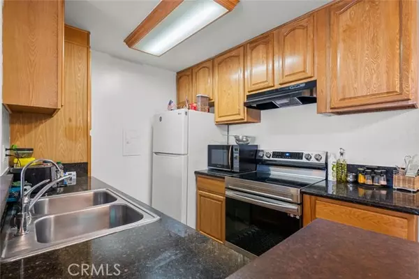 Valencia, CA 91355,23515 Lyons AVE 210