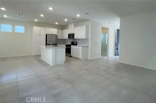 Corona, CA 92883,4018 Summer WAY