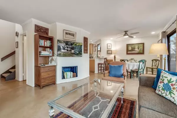 La Jolla, CA 92037,8738 Villa La Jolla DR 7