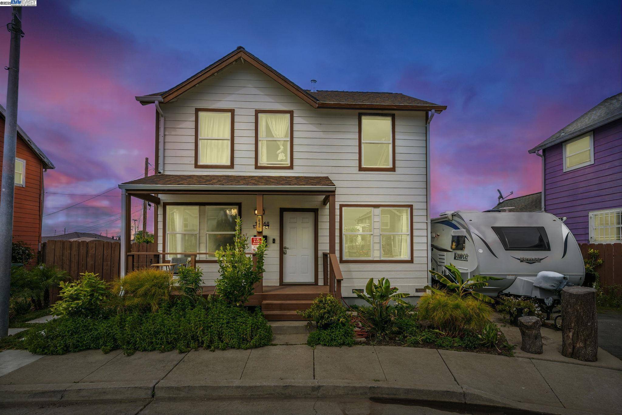 10468 West Ct, Oakland, CA 94805-2337