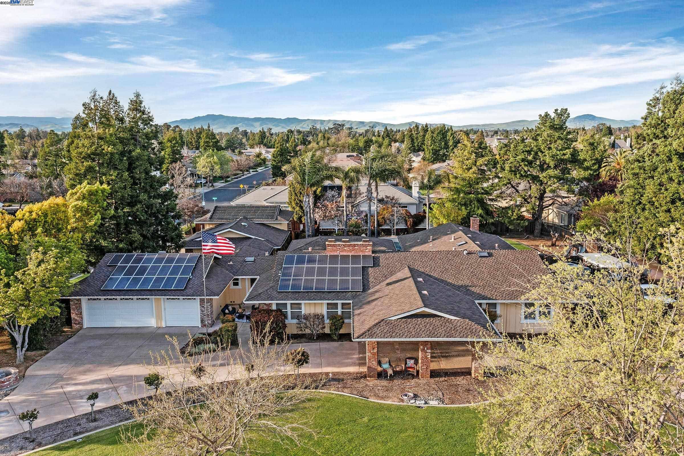 2726 Louvre Ln, Livermore, CA 94550