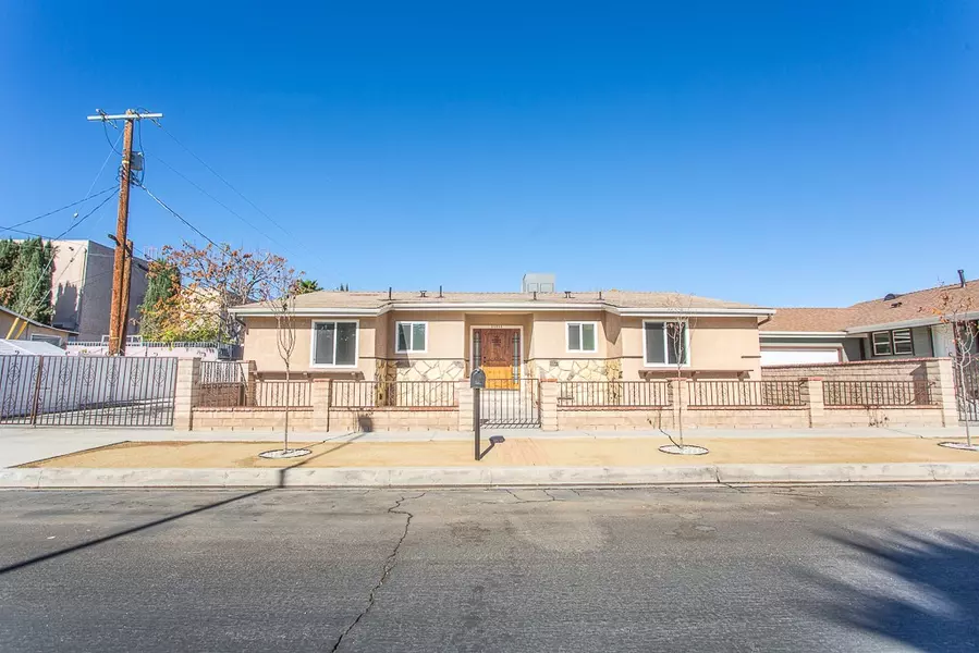 21511 Bassett ST, Canoga Park, CA 91303