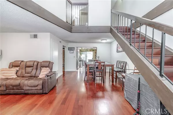 South Gate, CA 90280,9930 Karmont AVE