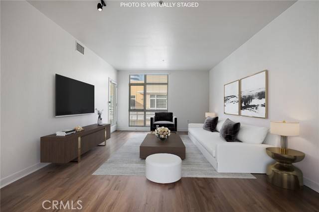 21301 Erwin ST 518, Woodland Hills, CA 91367