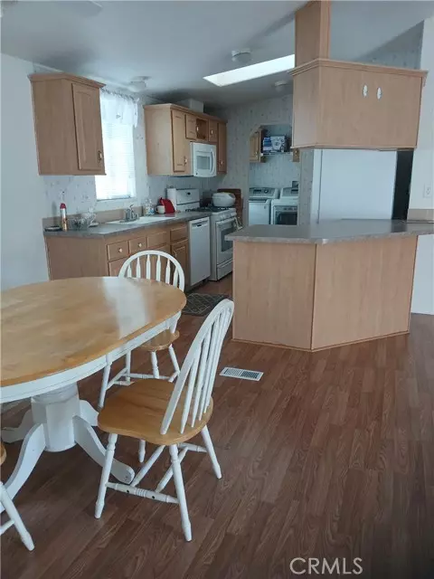Northridge, CA 91324,28 Dover