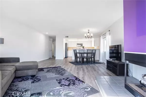 Long Beach, CA 90803,3833 E 2nd ST 203