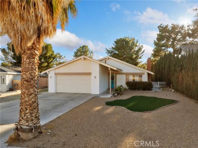 27767 Hummingbird LN, Helendale, CA 92342