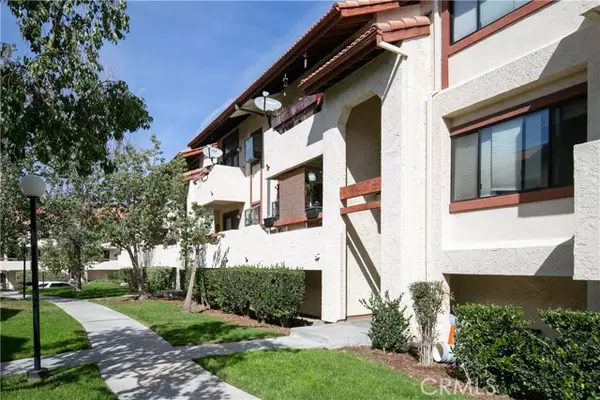 18193 Sundowner WAY 816, Canyon Country, CA 91387
