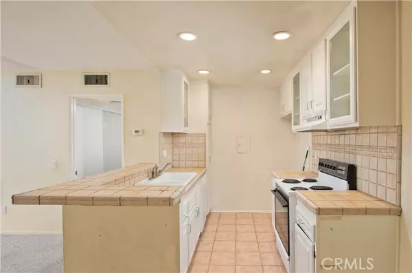 Valencia, CA 91355,23515 Lyons Avenue 228