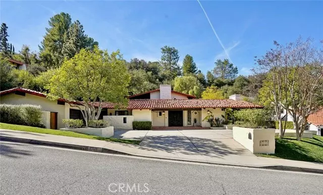 23735 Park Belmonte, Calabasas, CA 91302