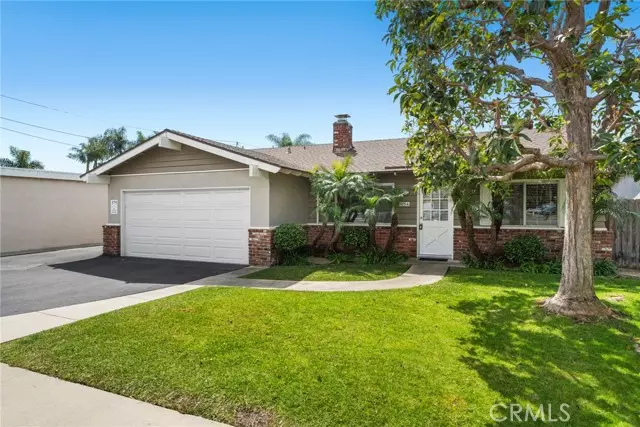 375 Woodland PL, Costa Mesa, CA 92627