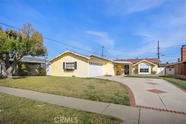 15882 Malm CIR, Huntington Beach, CA 92647