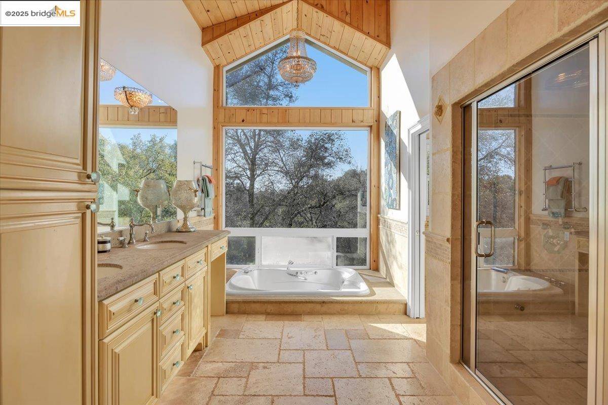 12881 Green Valley Cir, Groveland, CA 95321